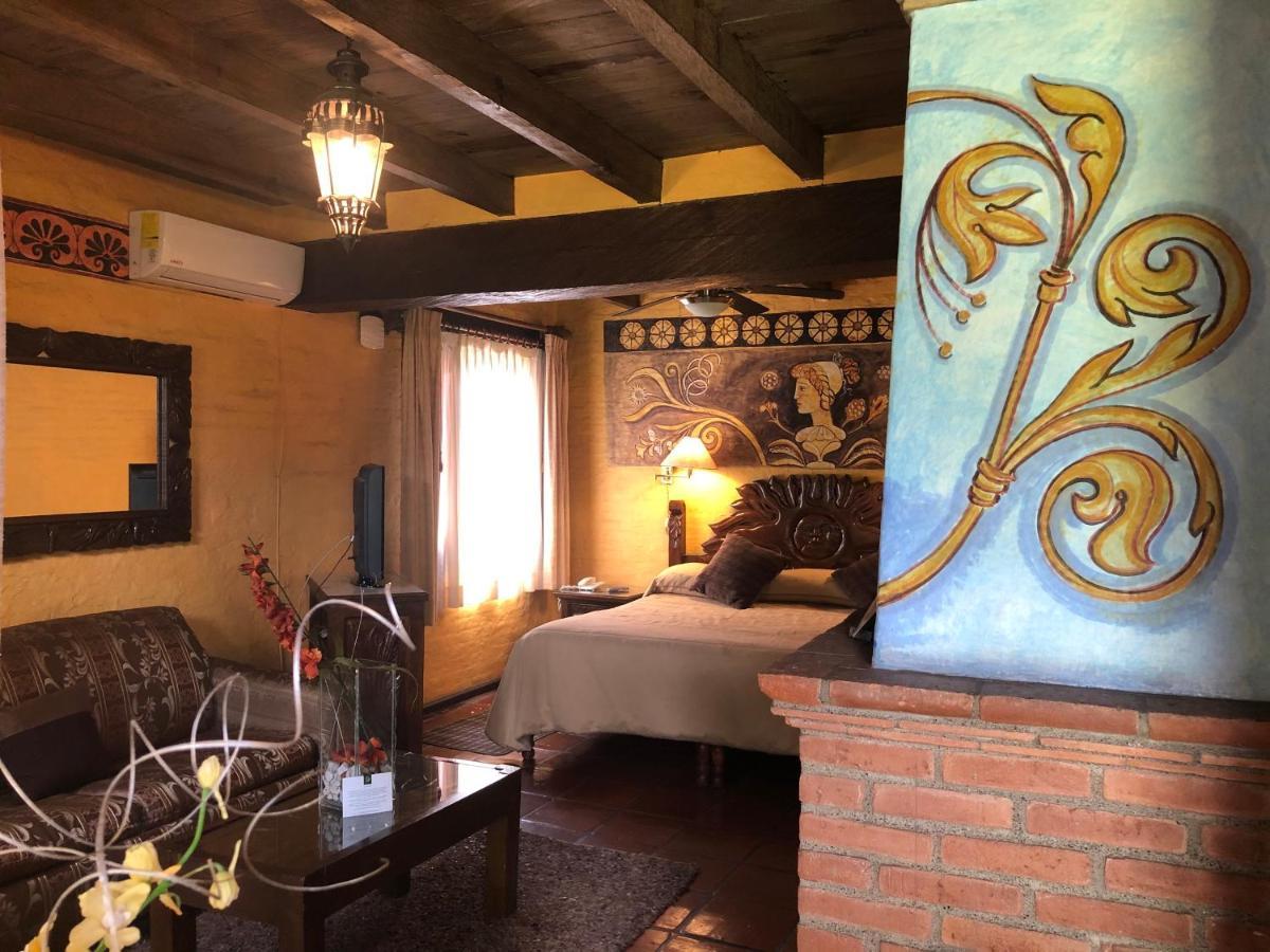 Villa San Jose Hotel & Suites Morelia Extérieur photo